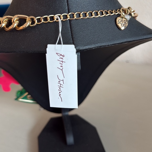 Betsey Johnson holiday Bib Necklace 2025 New - Picture 3 of 3